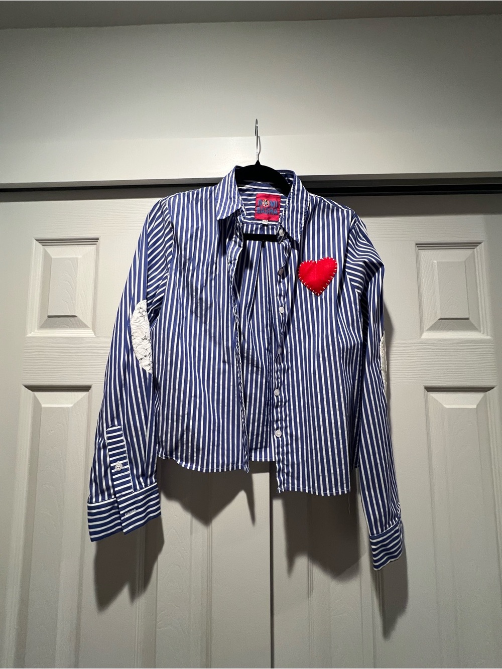 Rome Basha Blue & White Heart Patch Button-Up Shirt - women (fits like a M)
